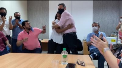 Gisela Simona ter� maestro Fabr�cio Carvalho como vice na disputa pelo Alencastro