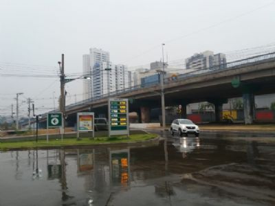 Tempo vira em Cuiab� e temperaturas devem cair