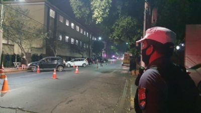 Blitz da Lei Seca prende cinco por embriaguez e apreende 18 ve�culos na Get�lio Vargas