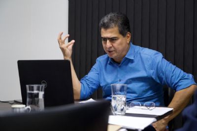 Em Cuiab�, prefeito revoga toque de recolher, aumenta p�blico em celebra��es religiosas e cursos