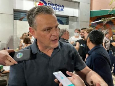F�varo comemora elei��o e diz que seis meses foram um �refresco� do que ir� fazer em seis anos
