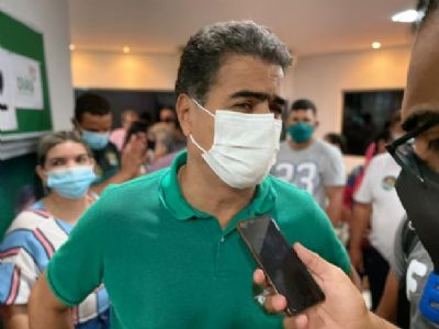 Prefeito diz que j� tentaram mat�-lo politicamente quatro vezes
