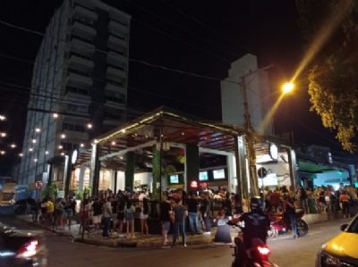 Prefeitura afirma que j� notificou e multou todos os estabelecimentos da Pra�a Popular