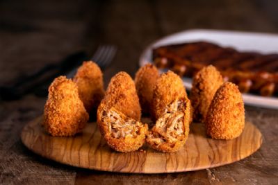 Outback traz coxinha de costela e S�mores de KitKat�️ de volta ao menu
