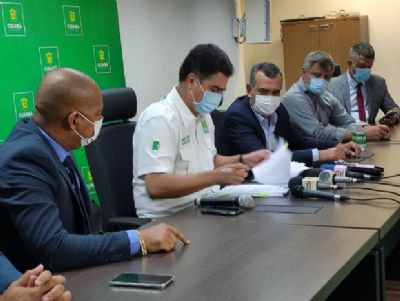 Emanuel assina lei que ratifica inten��o de aquisi��o de vacinas e diz que vai abrir mais leitos
