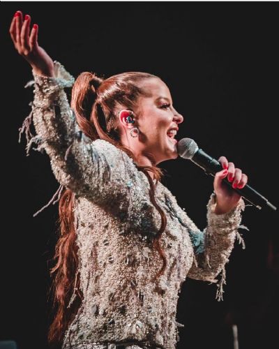 Avi�o com a cantora Maiara faz pouso de emerg�ncia