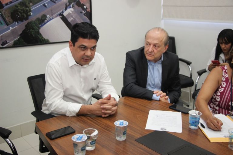 Kalil antecipa pagamento do sal�rio de Setembro e an�ncia quatro folhas at� o final deste ano