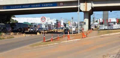 Obras do BRT avan�am e exigem aten��o redobrada de pedestres e motoristas na FEB