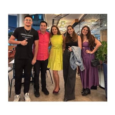 ​Dra. Mara Kenia Dier Lucas comemorou seu niver junto � sua fam�lia linda!