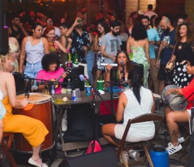 Grupo de samba �Sasminina� comanda edi��o de Carnaval em shopping de Cuiab� hoje  quinta - 08 de fevereiro