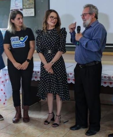 ​Primeira-dama de MT recebe t�tulo de 'm�e dos migrantes' em visita � Pastoral do Migrante em Cuiab�