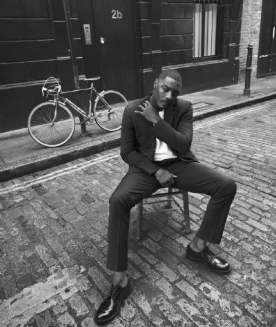 ​Calvin Klein traz ator e m�sico Idris Elba para estrelar nova campanha