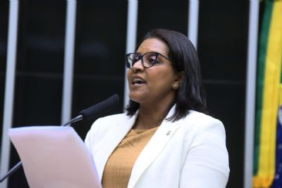 ​Gisela Simona relata projeto para divulgar canais de atendimento � mulheres v�timas de viol�ncia na �Voz do Brasil�