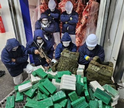 ​Gefron apreende carga de cloridrato de coca�na avaliado em R$ 4,1 milh�es em caminh�o frigor�fico