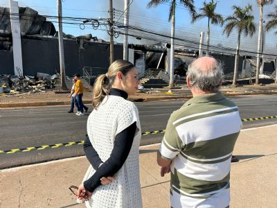 Michelly Alencar presta solidariedade aos lojistas e funcion�rios do Shopping Popular