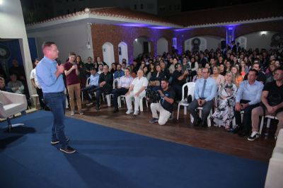 Botelho re�ne mais de 300 profissionais da sa�de para discutir plano de governo