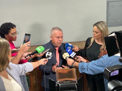 Chico 2000 declara que religi�o se discute em casa em rela��o a projeto de leitura da B�blia