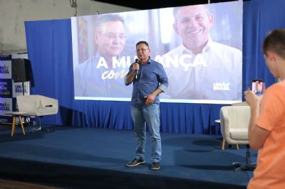Botelho re�ne mais de 100 pessoas e apresenta propostas para zerar d�ficit na prefeitura