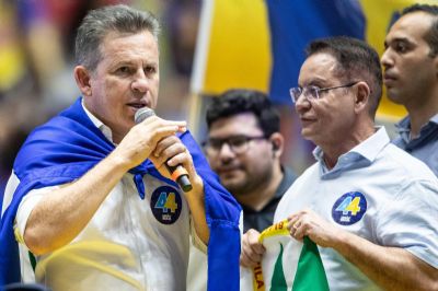 Acompanhado de Mauro Mendes, Botelho se emociona ao ser oficializado candidato a prefeito