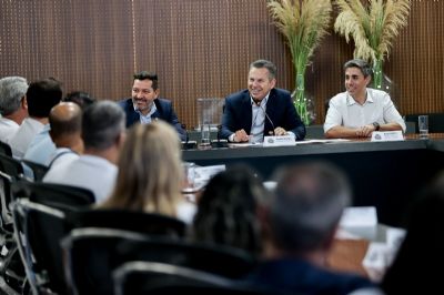 Mauro Mendes garante pagamento de 1/3 de f�rias aos profissionais contratados da educa��o