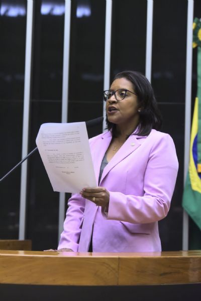 'Pacote Antifeminic�dio reduz sensa��o de impunidade que reina no pa�s', diz Gisela Simona � R�dio C�mara