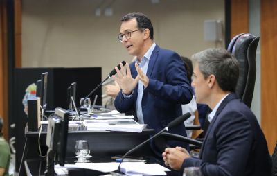 L�dio e profissionais da Educa��o cobram revoga��o de portaria que aumenta carga de trabalho