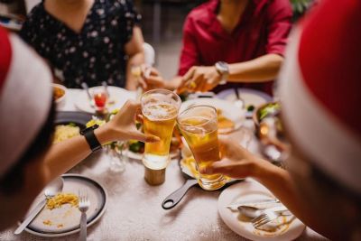 Saiba como harmonizar a bebida preferida dos brasileiros com os pratos tradicionais da festa