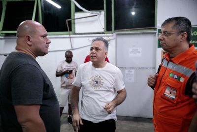 Prefeito e secret�rios visitam antigo Pronto-Socorro ap�s alagamento; pacientes n�o foram prejudicados