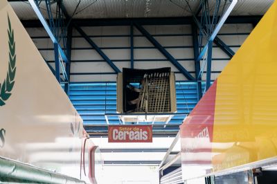 Princ�pio de inc�ndio em climatizador do Mercado do Porto � controlado rapidamente por equipe treinada