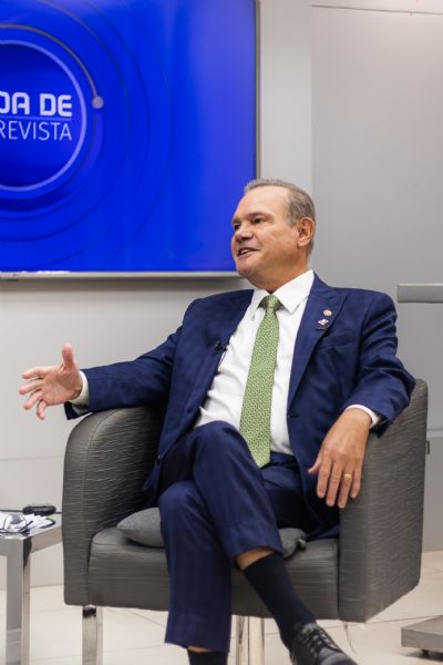 Senador Wellington Fagundes comenta cen�rio pol�tico e encontro com Bolsonaro no Roda de Entrevista