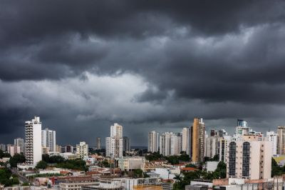 Defesa Civil Municipal refor�a mobiliza��o das equipes ap�s novo alerta de chuvas intensas para Cuiab�