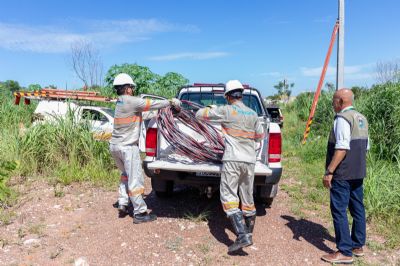 Fiscaliza��o integrada interrompe liga��o clandestina de energia em �rea p�blica de Cuiab�