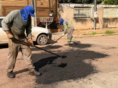 Prefeitura de Cuiab� amplia equipes  e tapa 2.400 buracos  em 10 dias