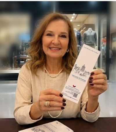 ​Noite de celebra��o e legado na comunica��o: Mariza Bazo lan�a livro sobre assessoria de imprensa