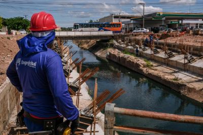 Avenida 8 de Abril ter� pista para caminhada em toda sua extens�o