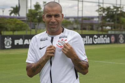 Emerson Sheik � apresentado no Corinthians e promete dar resposta em campo