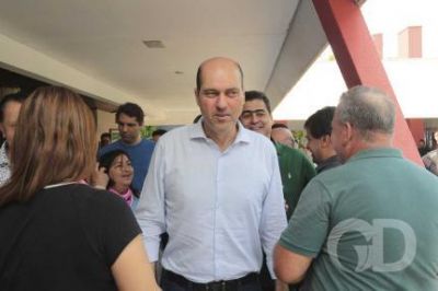 Ap�s ser 'vetado', Faiad volta atr�s e mant�m nome na disputa