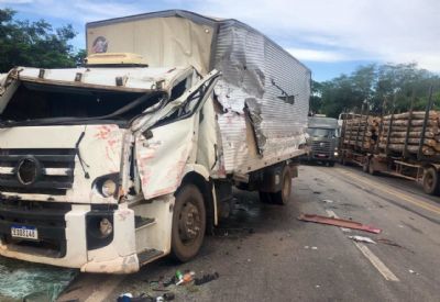 ​Colis�o entre carreta, caminh�o e �nibus deixa um morto em rodovia de Mato Grosso
