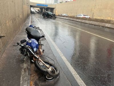 Motociclista morre ap�s bater de frente com Duster no Santa Rosa