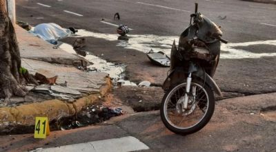 Mulher morre em batida entre moto e �nibus