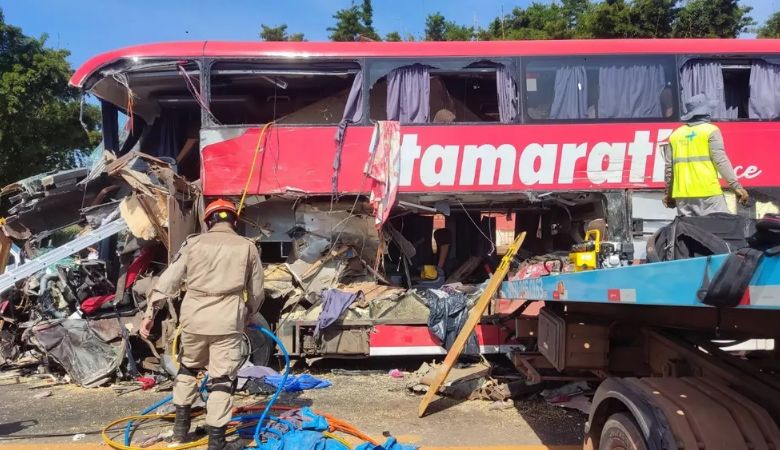 ​Motorista de �nibus envolvido em acidente com 8 mortos � indiciado por homic�dio culposo