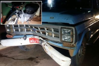 Garoto de 12 anos morre ao bater moto em caminh�o