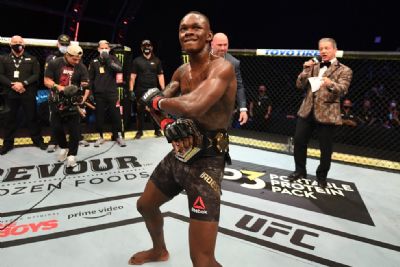 Israel Adesanya provoca Paulo Borrachinha ap�s nocaute: 