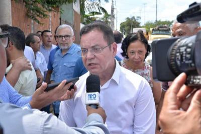 ​Botelho percorre bairros de Cuiab� em ritmo de pr�-campanha