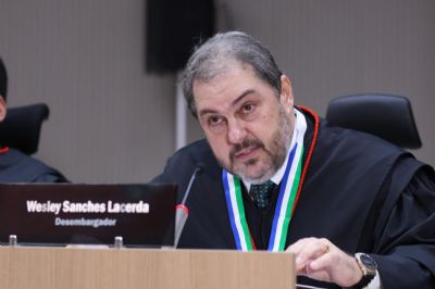 Desembargador toma posse no TJ e diz que conquista � fruto da 'interven��o divina'