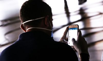 Apple e Google anunciam monitoramento para combater pandemia