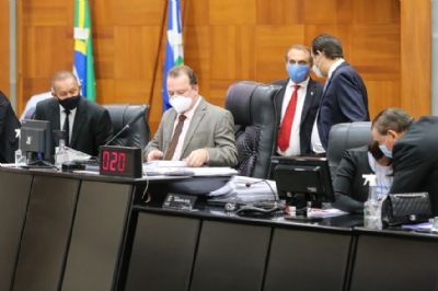 Deputados reprovam projeto que criaria �feriad�o� de 10 dias em MT