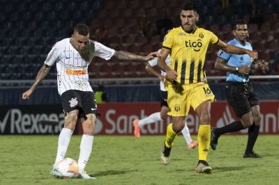 Tiago Nunes tem dois Corinthians e procura outro Luan antes da decis�o na Copa Libertadores