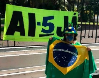 MPF apura den�ncia contra colunista social e manifestantes que pediram novo AI-5