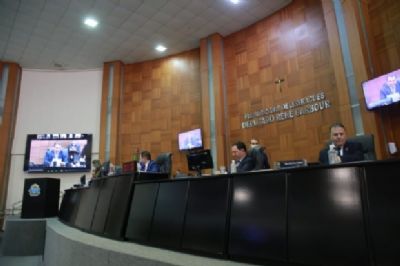 Deputados aprovam lei que estabelece sess�o legislativa somente �s quartas-feiras
